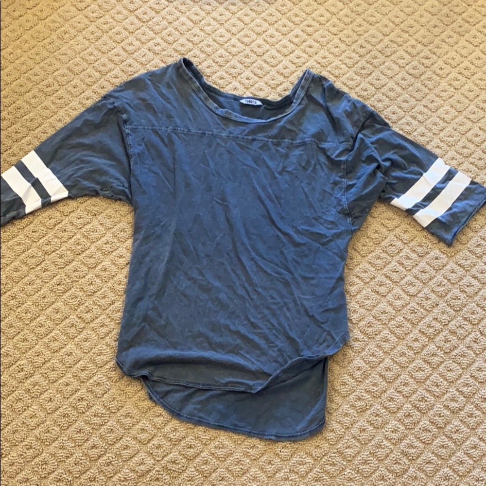 TNA super cute t-shirt